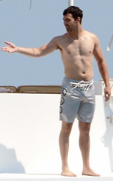 OMG Praise Be Joe Jonas Bulges Out In Swim Shorts In Time For Summer