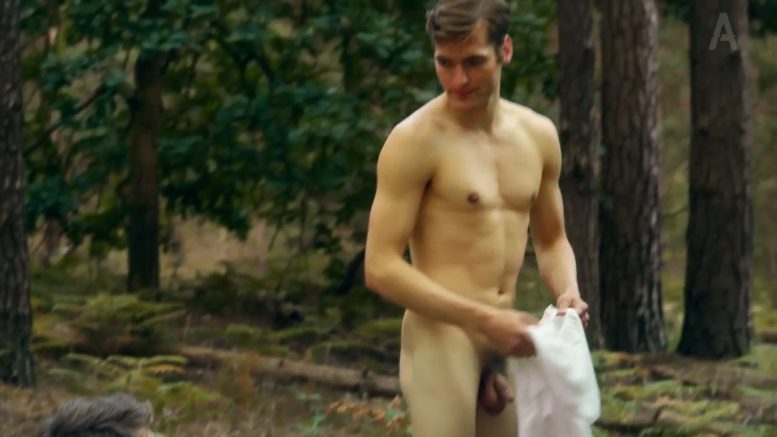 OMG they re naked Vinzenz Wagner Oskar Bökelman go frontal in Acht