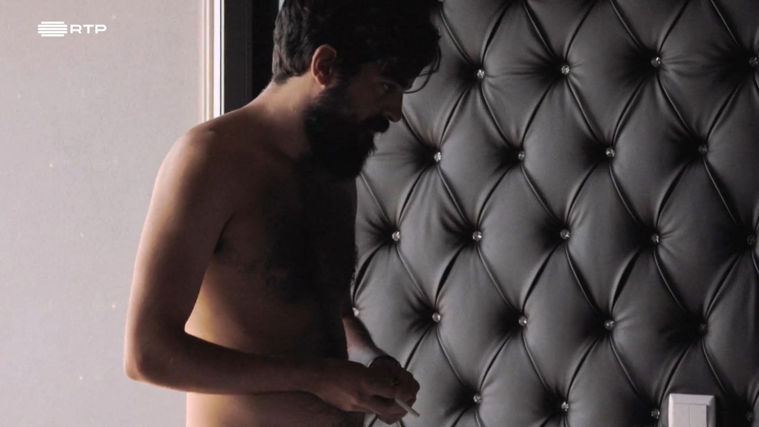 Omg He S Naked Actor Jos Leite Goes Full Frontal In Lisboa Azul