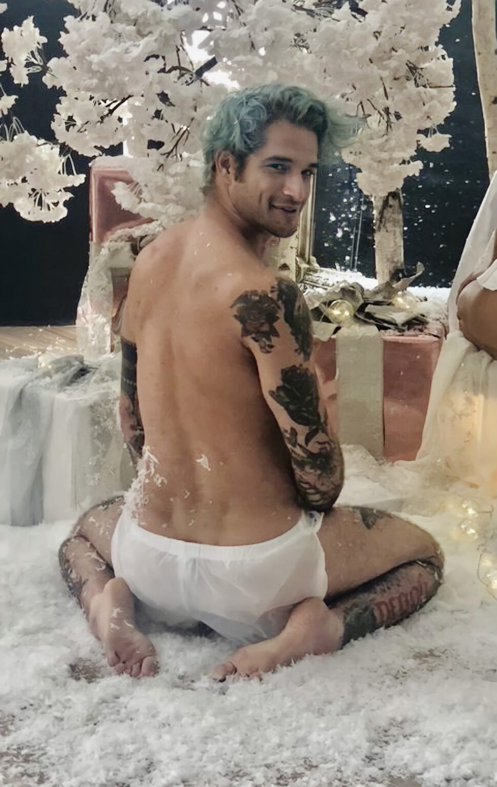 Omg His Butt Uhgain Tyler Posey Is The Naked Bottom Elf This Holiday