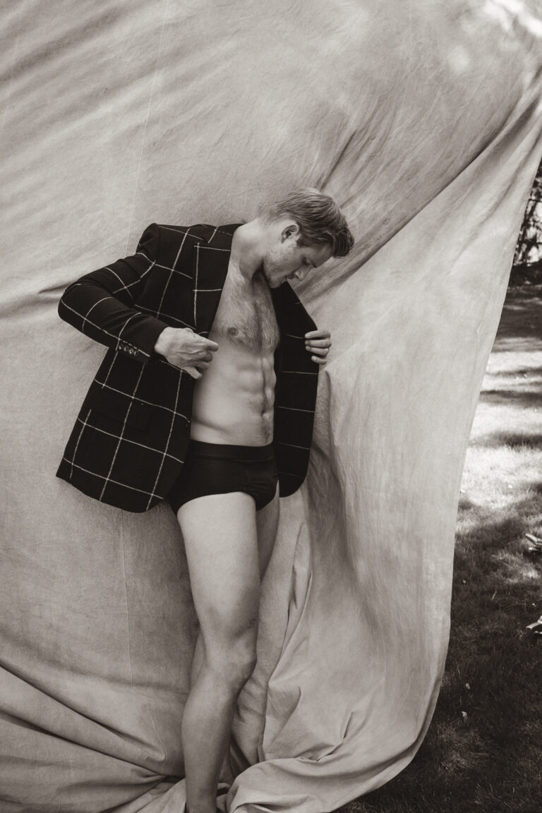 Omg A Shirtless Alexander Ludwig Strips Down To His Underwear For Flaunt Magazine Omg Blog