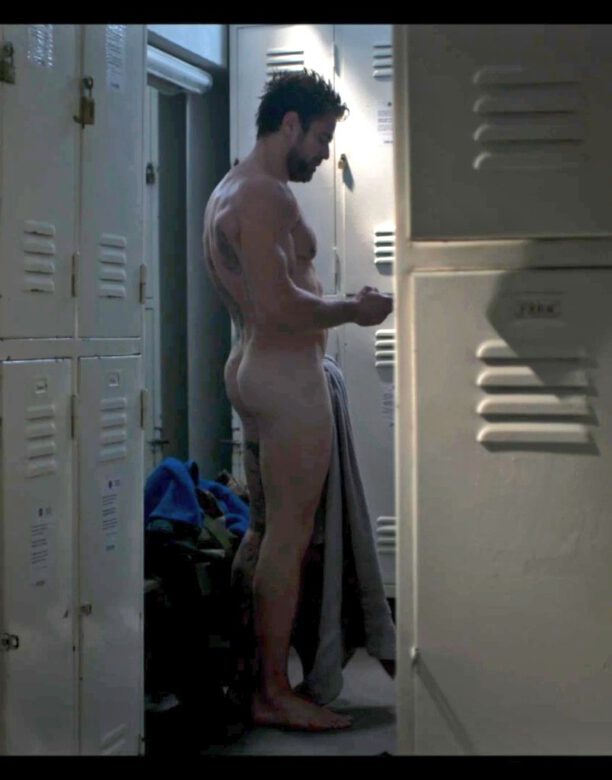 Omg He S Naked Actor Luciano Castro Goes Full Frontal And Rear In El