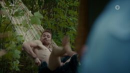 Omg He S Naked German Actor Lion Russell Baumann Goes Full Frontal In