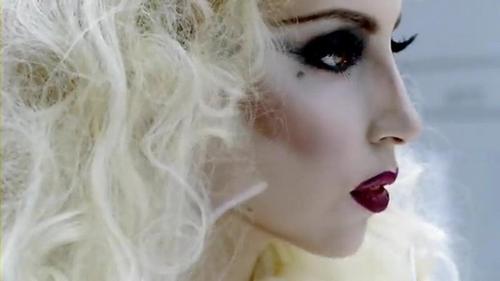 lady-gaga-bad-romance-official-video-6.jpg