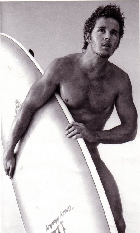 Ryan Kwanten with surfboard1.jpeg