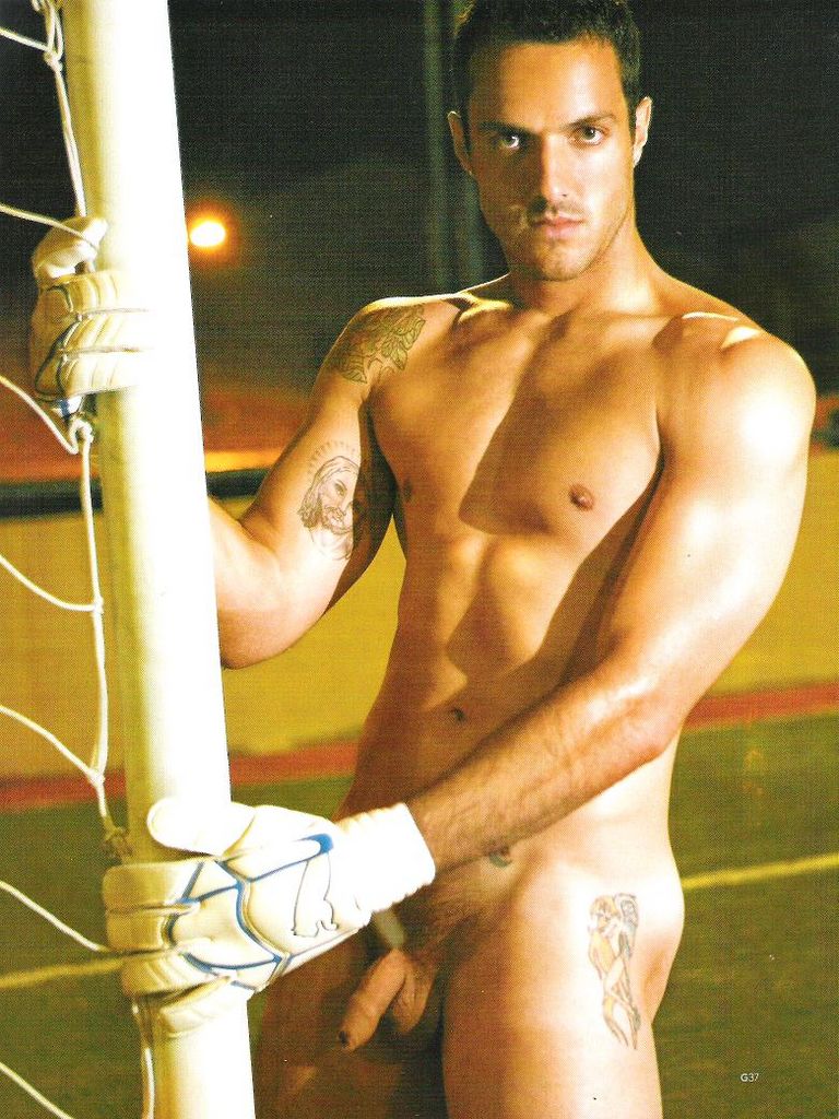OMG, he’s naked: Rafael Córdova.