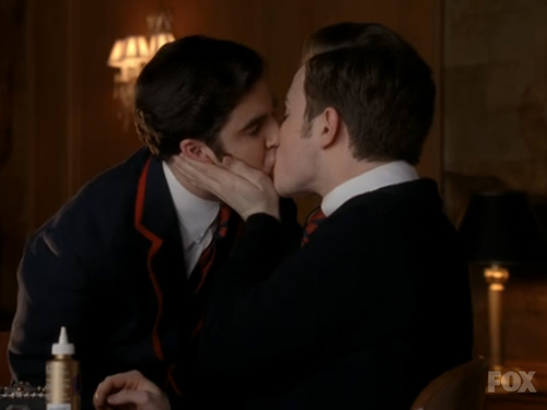 Darren_Criss_Chris_Colfer_Glee_Kiss_March16newsnea.jpg