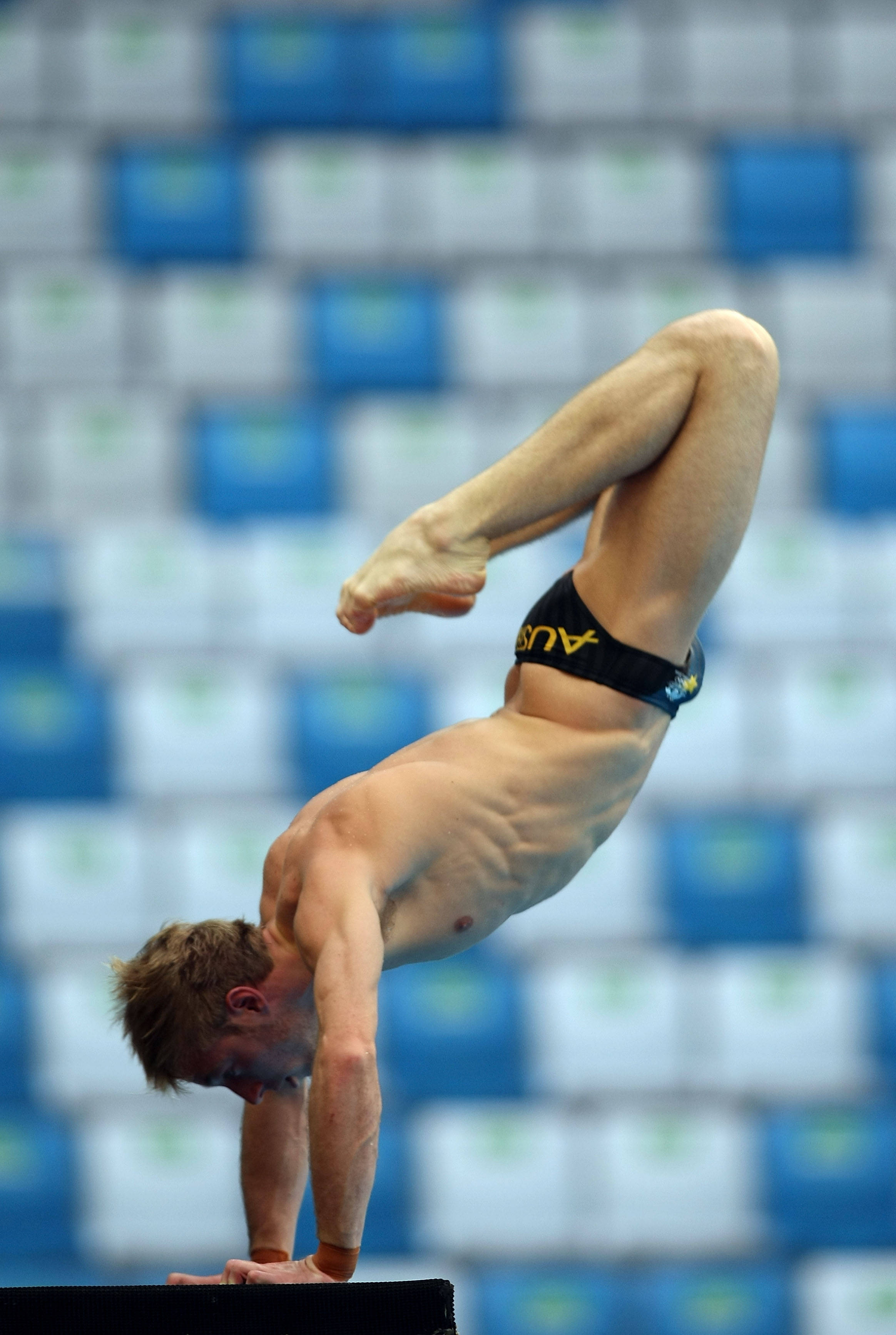Omg Yes Please Matthew Mitcham Will Dive Naked If He Wins Gold Omg Blog