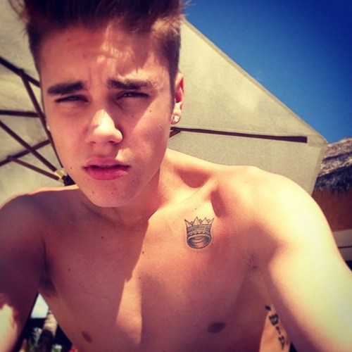 justin-bieber-shirtless-2.jpg