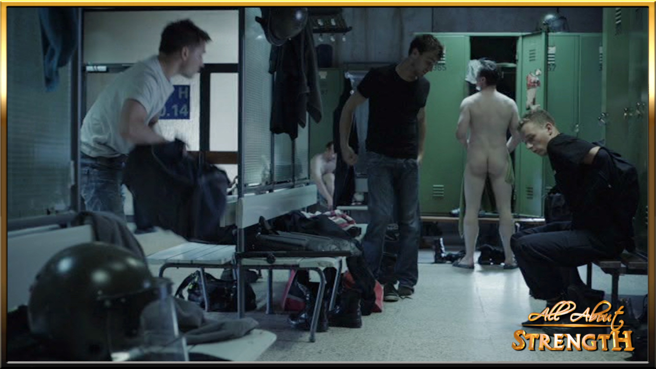 OMG, they’re naked: German actors Max Riemelt and Hanno Koffler in 'Fr...