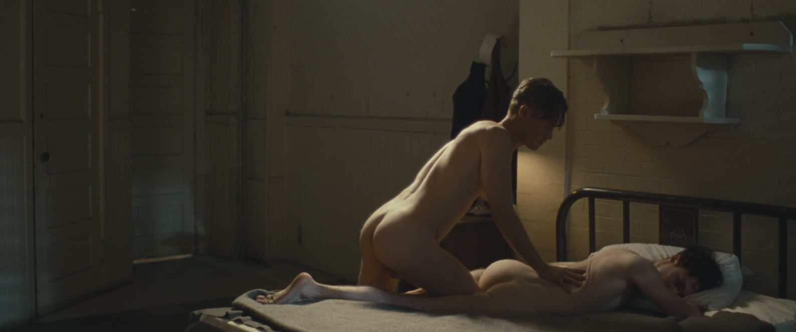 Omg They Re Naked Daniel Radcliffe And Olen Holm Get It On In Kill Your Darlings Omg