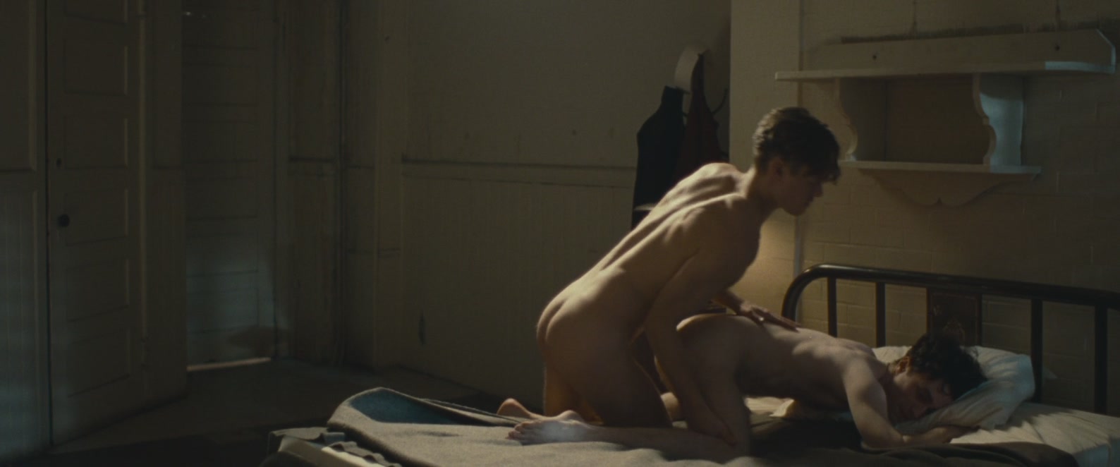 OMG, they’re naked: Daniel Radcliffe and Olen Holm get it on in 'Kill ...