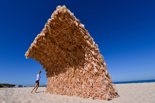 annette-thas-builds-a-giant-wave-wave-of-barbie-dolls-designboom-02.jpg