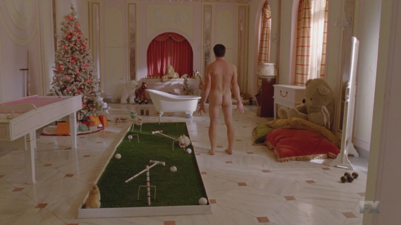 Finn wittrock butt