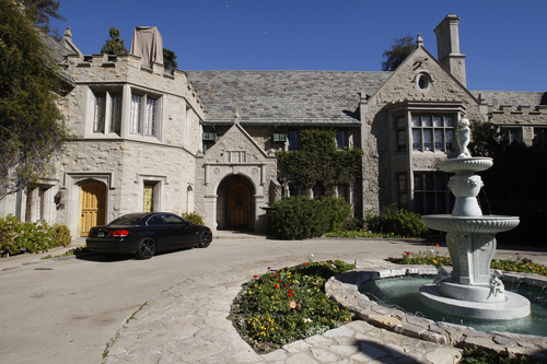 the-playboy-mansion-in-los-angeles.jpg
