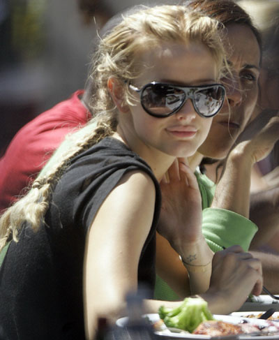 Mystery Celeb v2.0 - OMG.BLOG