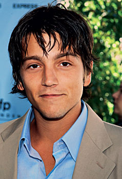 diego-luna-portrait.jpg