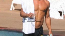 matthew-mcconaughey-bulge-01-thumb.jpg