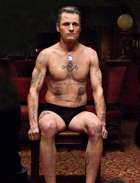 Omg He S Bloody And Naked Viggo Mortensen Omg Blog