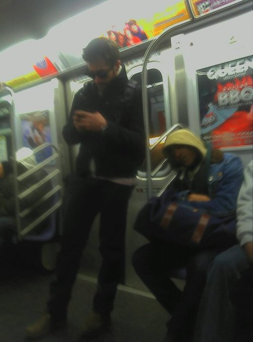 jake-gyllenhaal-q-subway-nyc-thumb-500x675-3933.jpg