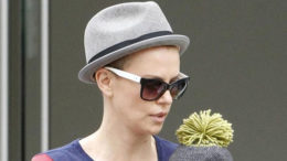 charlizetheron_shorthair-thumb-500x282-7358.jpg