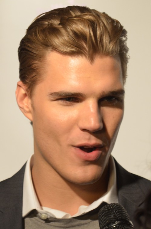 Chris_Zylka_2011_b-thumb-500x757-19221.jpg