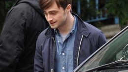 daniel-radcliffe-on-the-film-set-of-the-f-word-02-thumb-500x414-22284.jpg