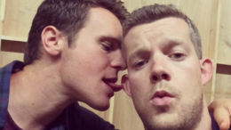 russell-tovey-jonathan-groff-thumb-500x255-23713.png