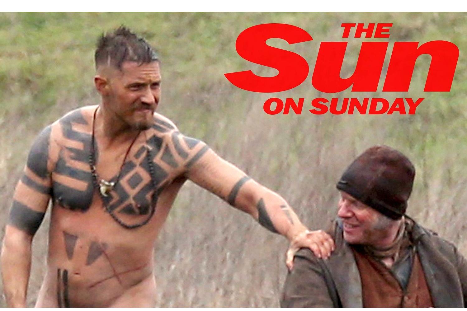 OMG, his butt UHGAIN: Oscar nominated actor Tom Hardy gets naked on set in ...