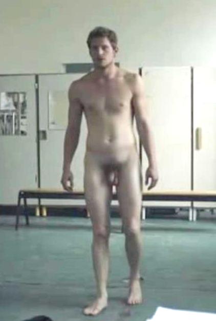 Actor Thomas Coumans caught naked.