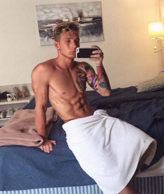 OMG, he's naked: Brandon Myers from MTV's 'Ex On The Beach' | OMG.BLOG