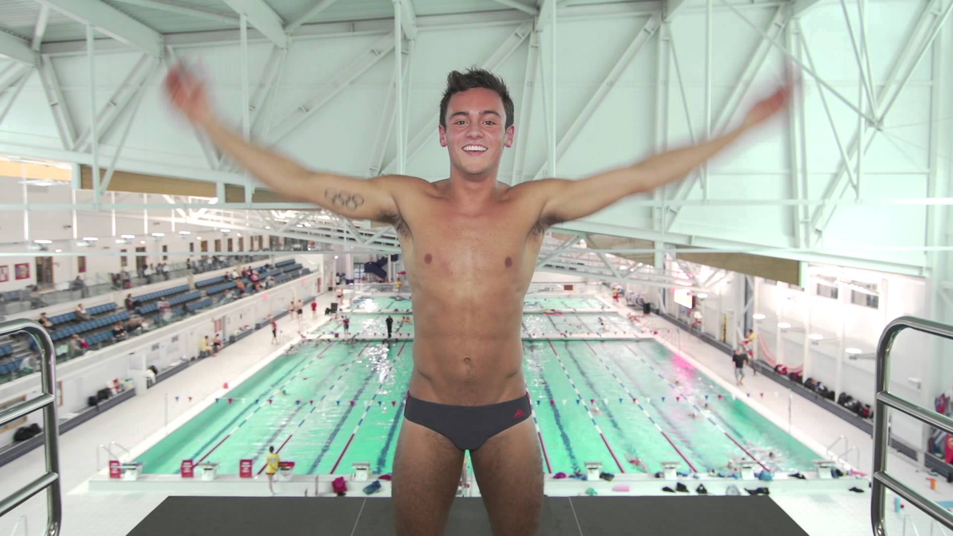 Omg He Does The Mobot In His Speedo Tom Daley Omg Blog