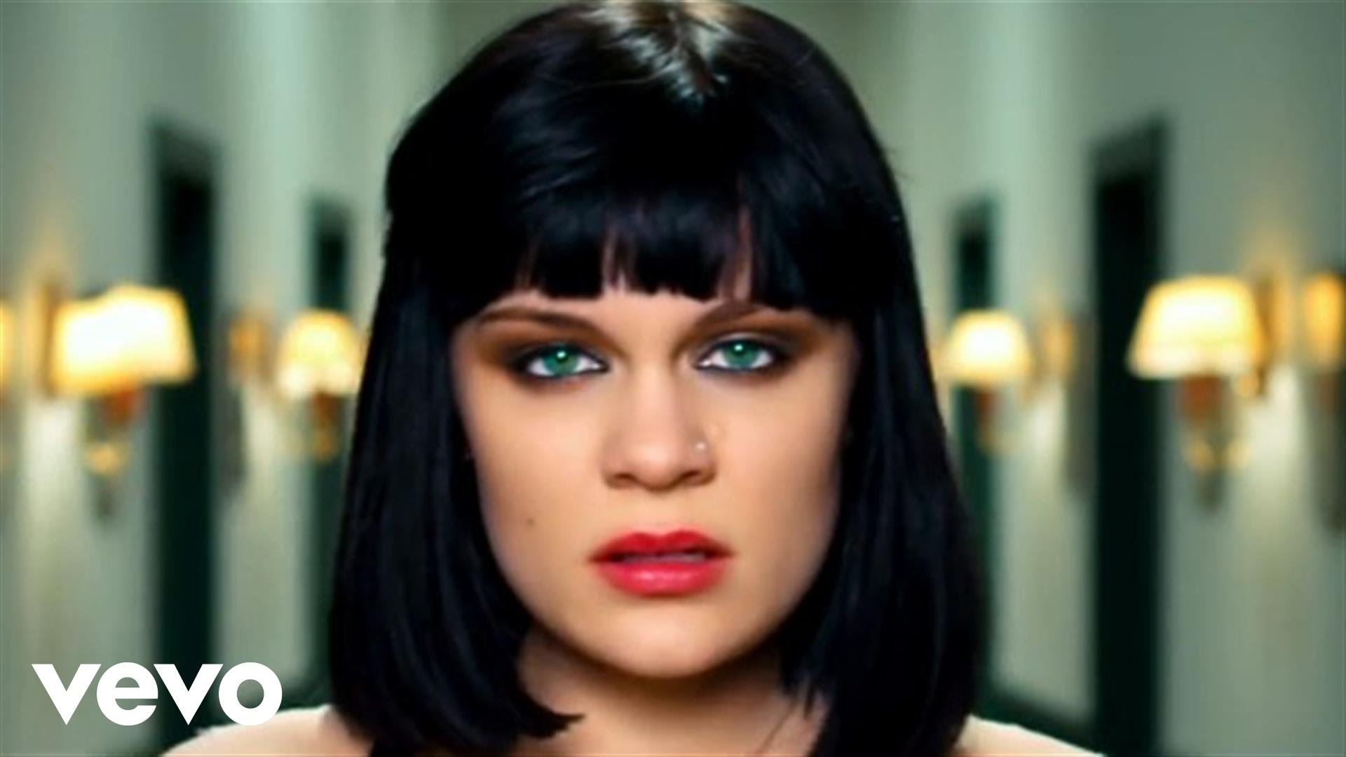 Jessie J's Blue Hair Transformation: From Black to Blue - wide 2
