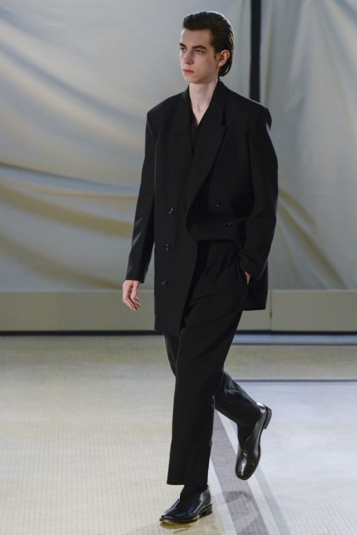 OMG, it's called Fashion. Look it up: Lemaire FW17 men's collection ...