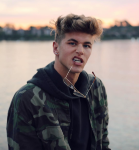 OMG, he's naked: Instagram model and star Nate Garner - OMG.BLOG