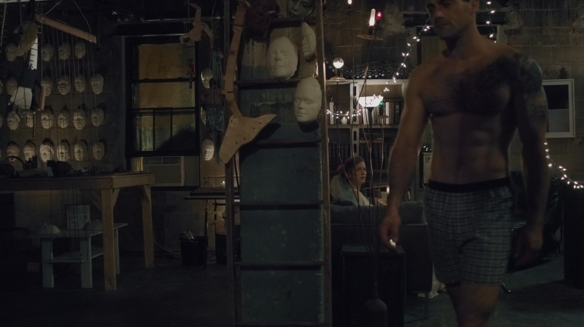 OMG, he’s naked: Morgan Spector going frontal in 'Split' (2016) .