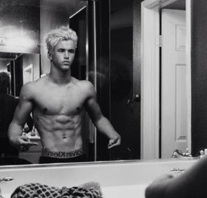 OMG, he's naked: Instagram model and star Nate Garner - OMG.BLOG