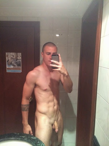 OMG, he’s naked: Colombian soccer player Andrés Correa Valencia.