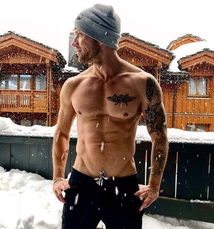 Ryan Phillippe shirtless in winter