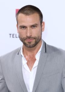 OMG, he's naked: Rafael Amaya in 'Desnudos' - OMG.BLOG