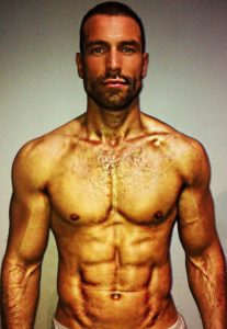 OMG, he's naked: Rafael Amaya in 'Desnudos' - OMG.BLOG
