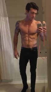 OMG, he's naked UHGAIN: Actor and musician Drake Bell - OMG.BLOG