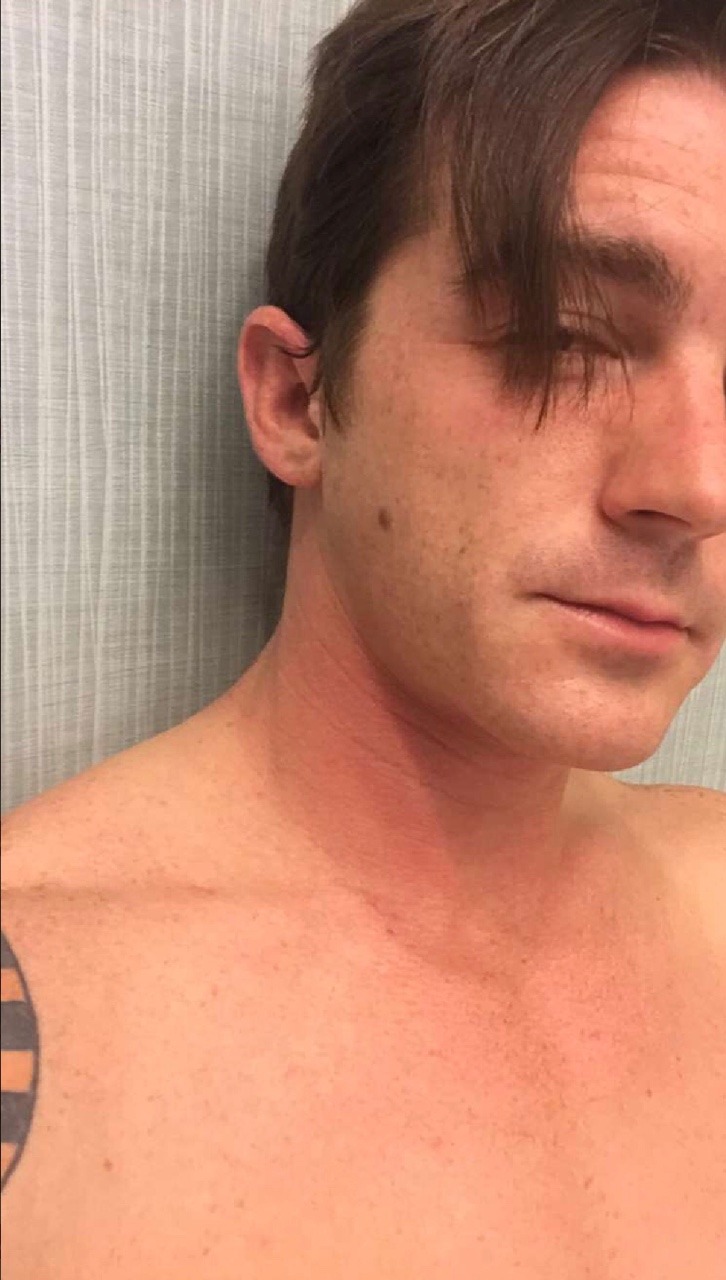 OMG, he’s naked UHGAIN: Actor and musician Drake Bell.