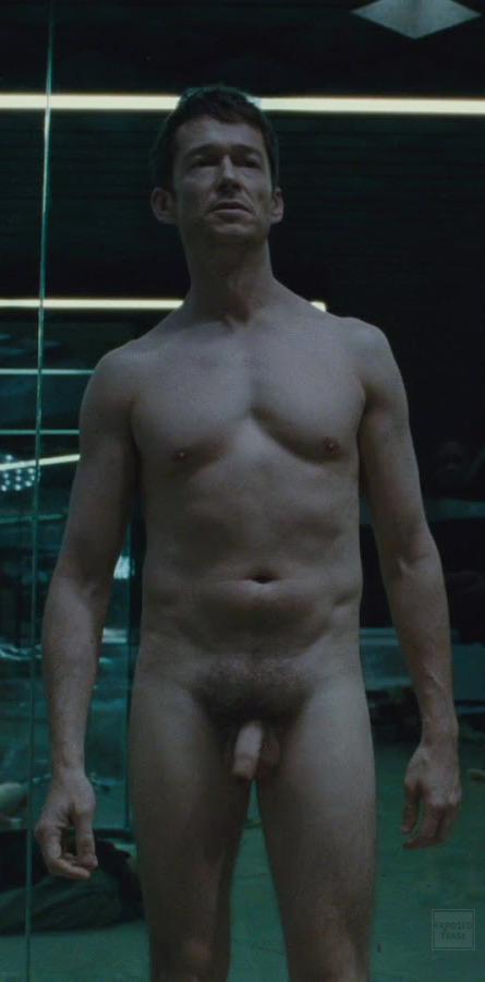Provocative Simon Quarterman naked in 'Westworld' .