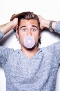 OMG, he's naked: Actor Luke Benward - OMG.BLOG