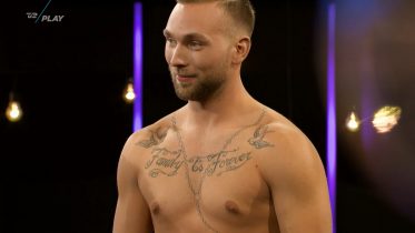 OMG, he's naked: Nicolaj from 'Naked Attraction Denmark' - OMG.BLOG