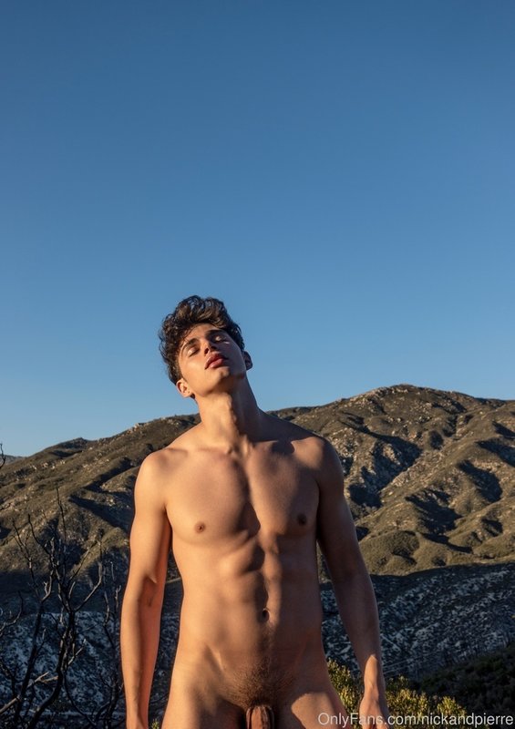 OMG, he’s naked: Insta-thotty Pierre Amaury Bouvier 