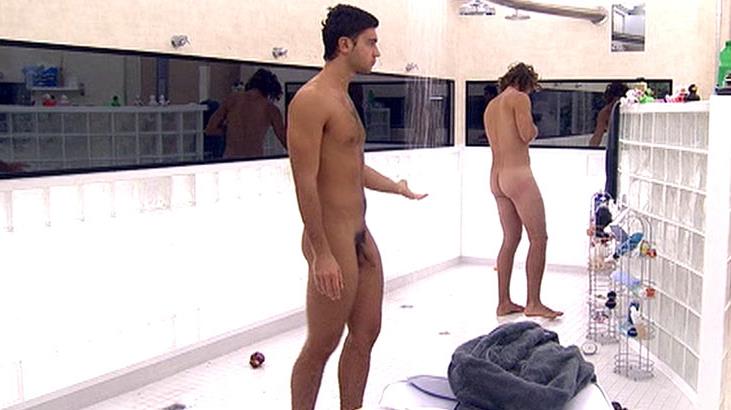 OMG, he’s naked RETRO EDITION: Dino Delic from Big Brother Australia 6.
