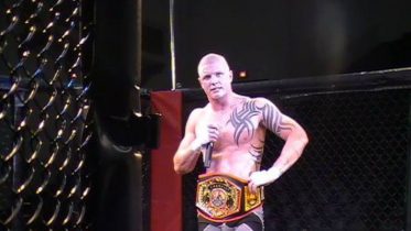 OMG, he's naked: MMA fighter Brett Shoenfelt - OMG.BLOG