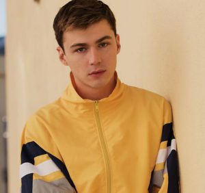 OMG, his butt: 'Thirteen Reasons Why' star Miles Heizer - OMG.BLOG